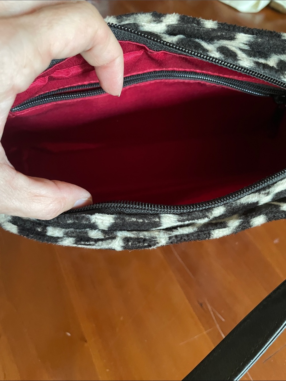 kate spade Black and Cream Giraffe-Print Shoulder Bag - Picture 8 of 11